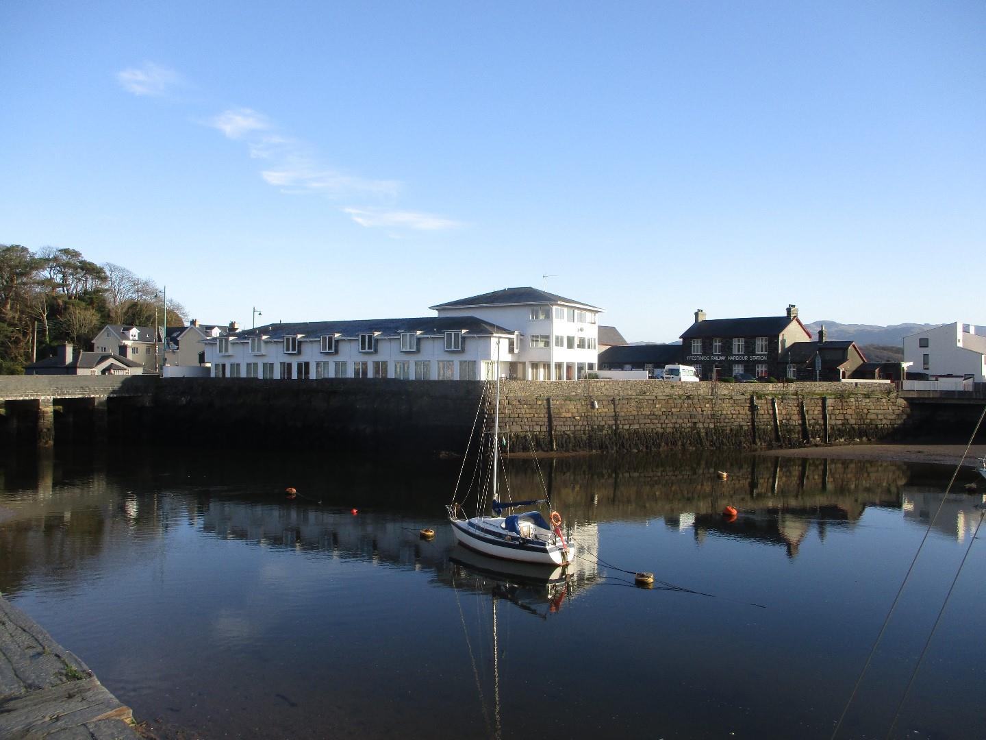Tom Parry Glaslyn Bridge, High Street, Porthmadog